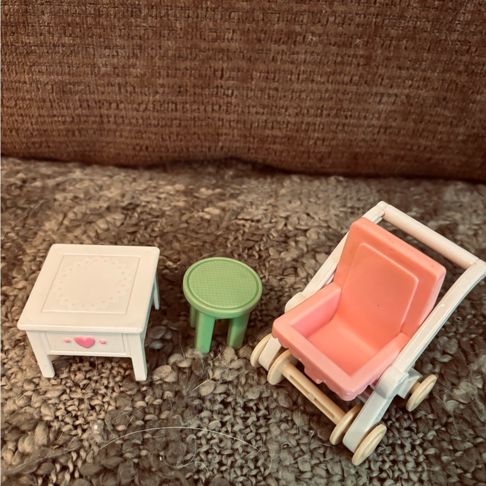 2002 Fisher-Price Mattel Doll House Furniture